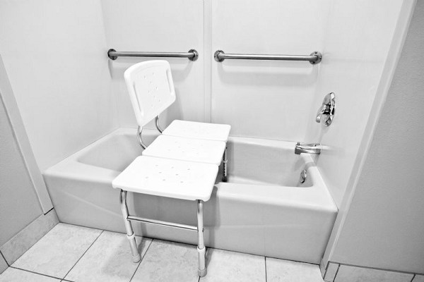 5-best-tub-transfer-benches-to-make-bathing-safe-easy