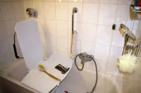Adaptive Bathing Equipment for VA Palliative Care: Bathing with Dignity
