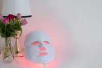 The 6 Best Red Light Therapy Face Masks