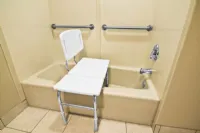 5 Best Bathtub Transfer Benches - [Updated for 2021]