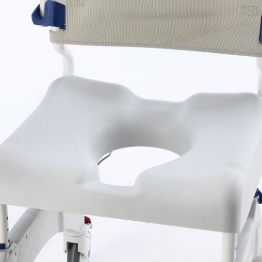 Keyhole opening in ergonomic seat for toileting use