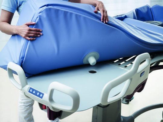 Detachable mattress for full trolley sanitation