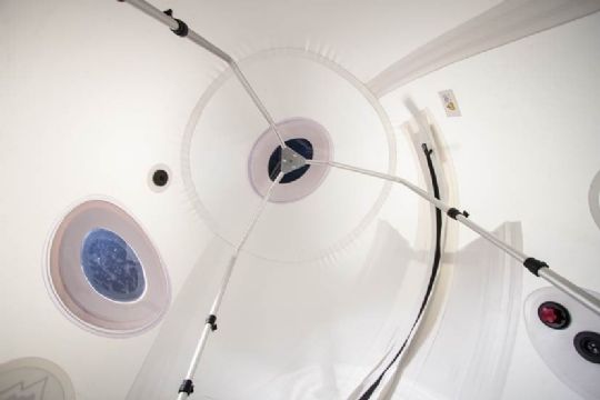 Inside the chamber, looking up.