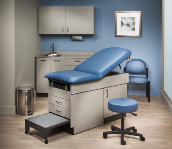 Clinton Ready Room with Practice Exam Table with Step Stool