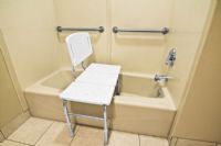 5 Best Bathtub Transfer Benches - [Updated for 2021]
